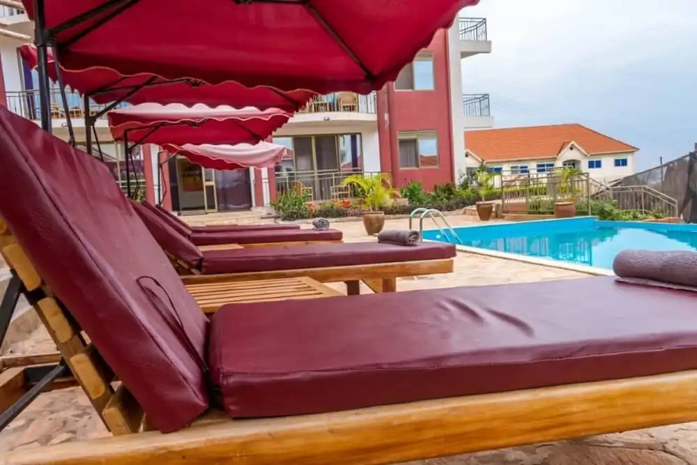 Deluxe 1- Bedroom Apartment With Swimming Pool