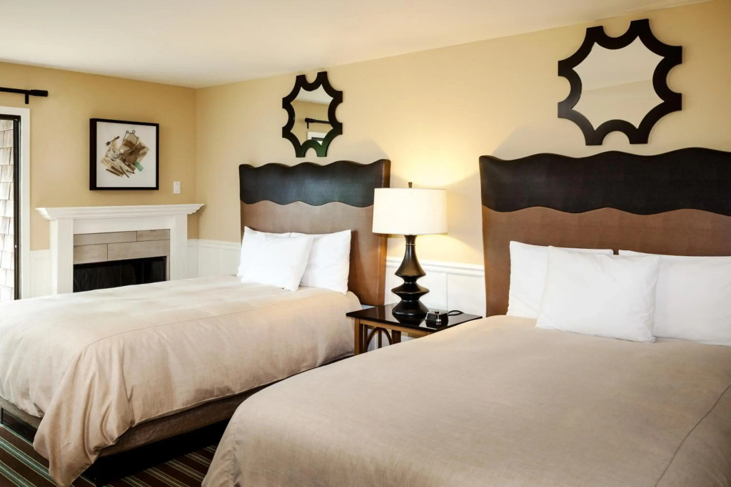 Lighthouse Lodge & Cottages