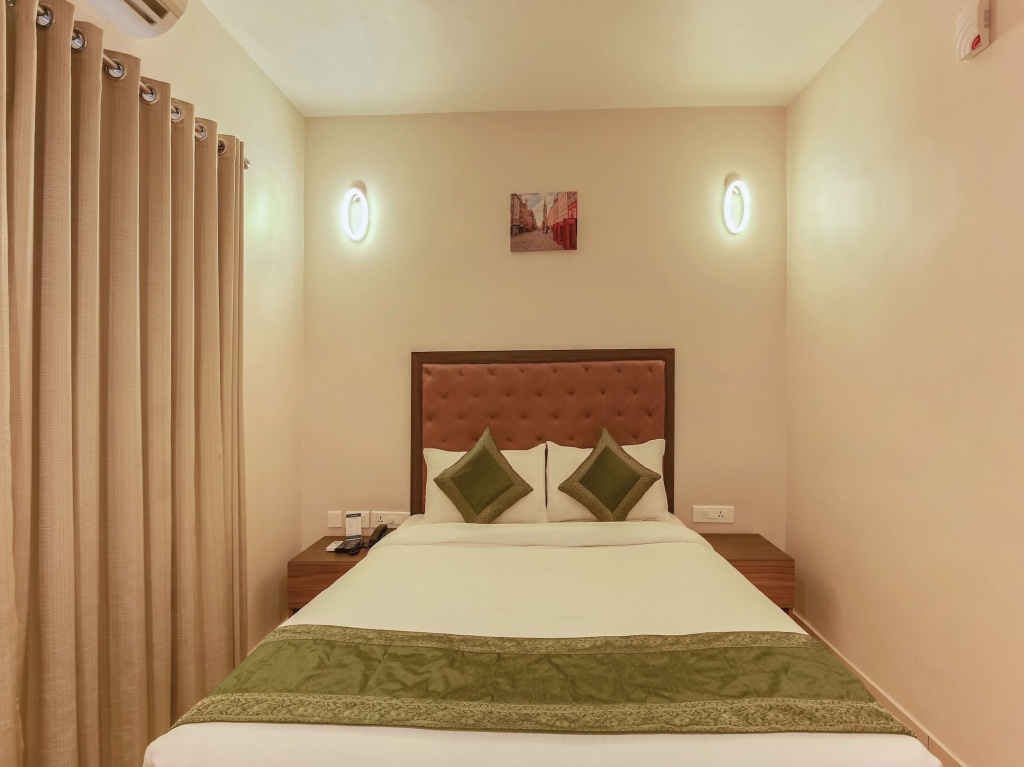 Treebo Goodland Residency - 500m from Railway Station