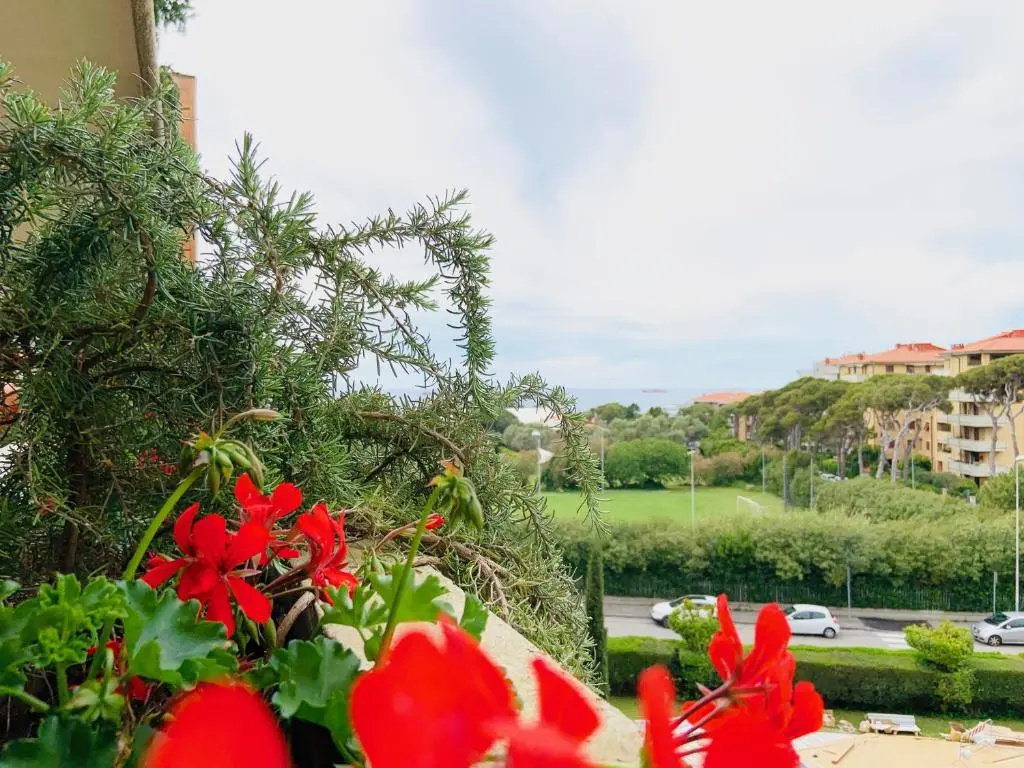 Suites Marilia Apartments Pool Side - Suite Livorno Holiday Home Group