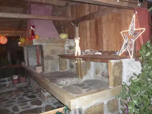 Chrysorama Rooms-Golden Vision