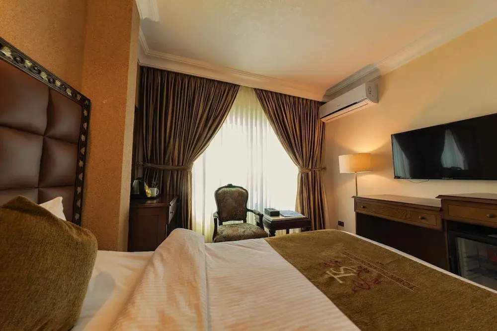Town Season Hotel
