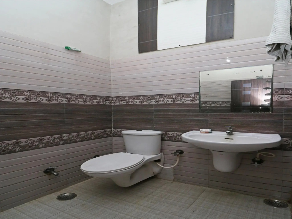 OYO 7885 Hotel Myraa
