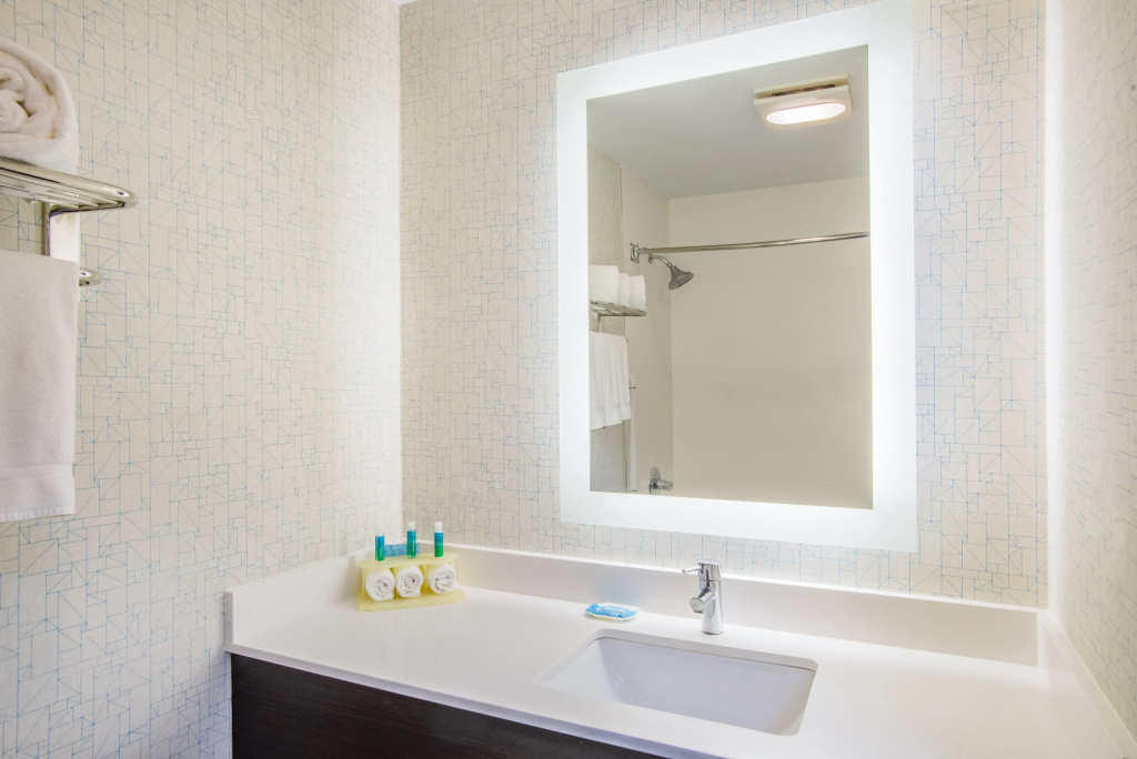 Holiday Inn Express Hotel & Suites Boston - Marlboro by IHG