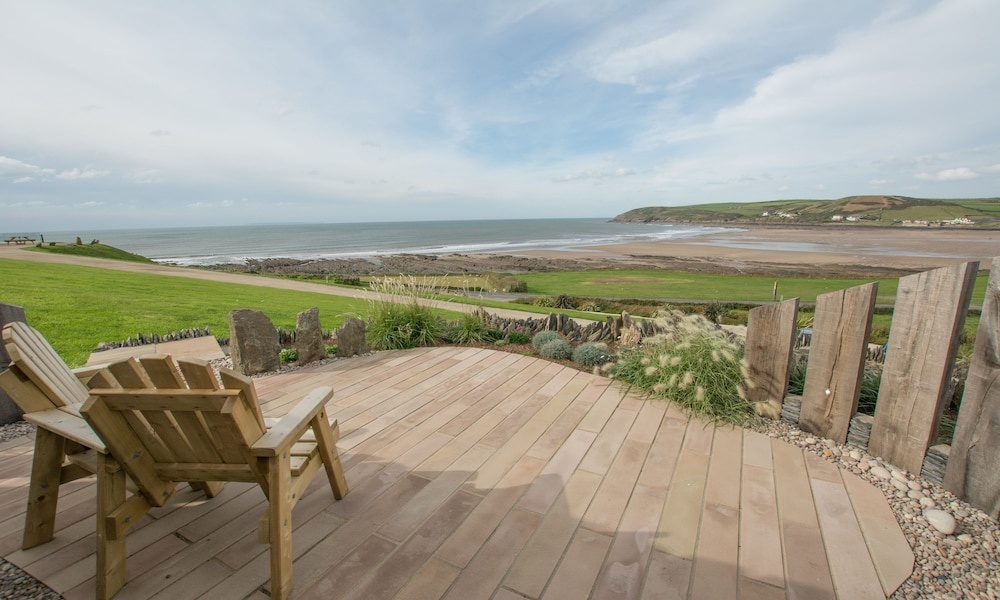 Beach Breeze Croyde 2 Bed, Sleeps 4-5, Sea Beach Views