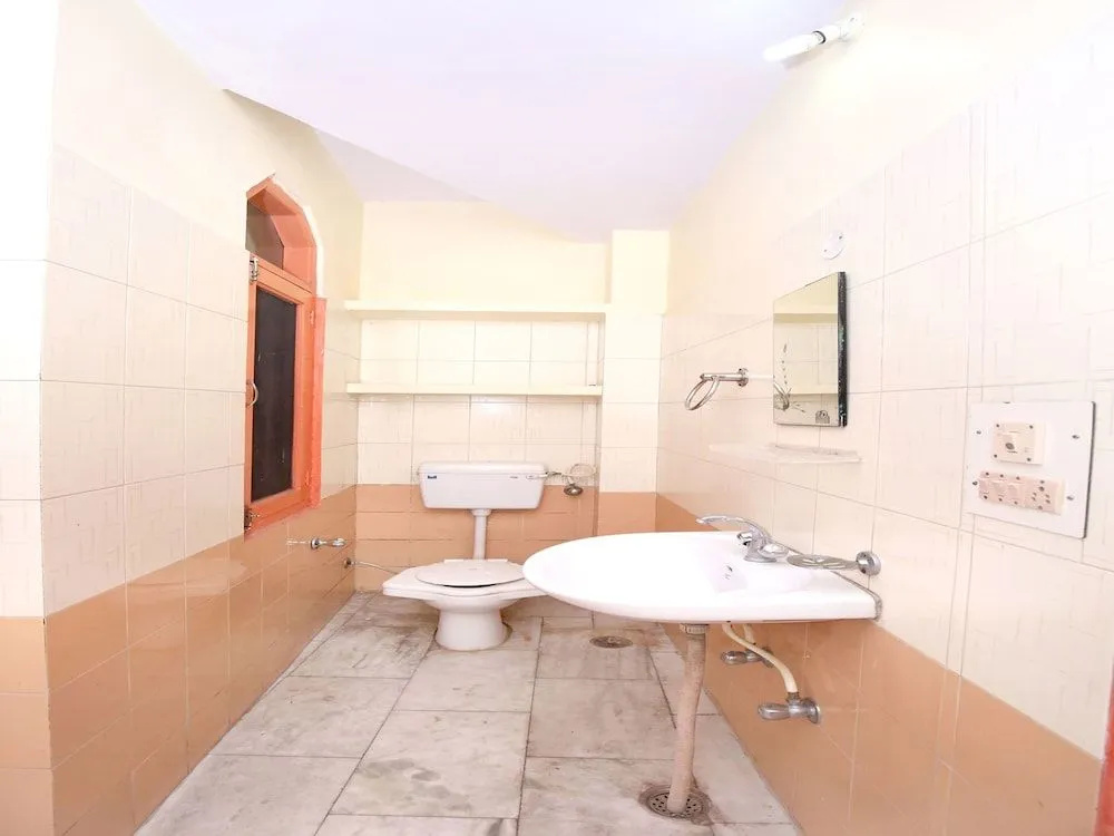 OYO 12241 Home 2RK Shoghi