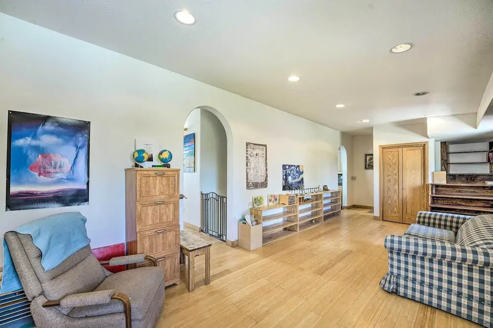 Lakefront Country Home w/ Waterslide & Trampoline!