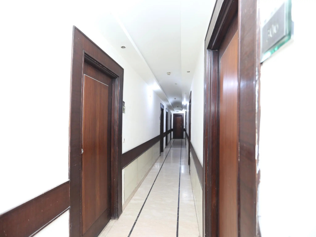 OYO 6845 The Grand Hotel