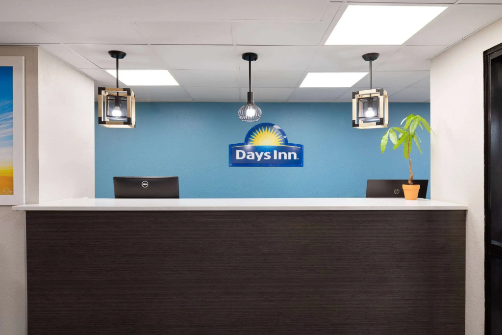 Days Inn by Wyndham Clarksville North EXIT 4