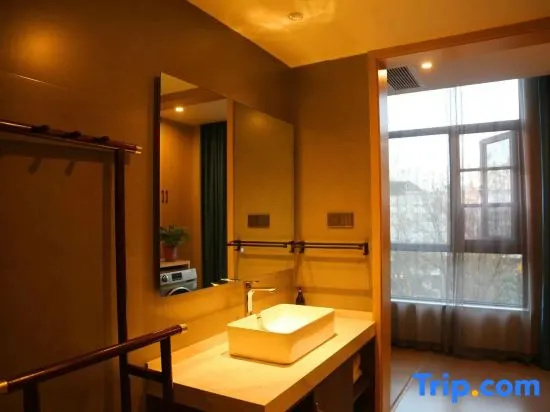 Qinlong Hotel