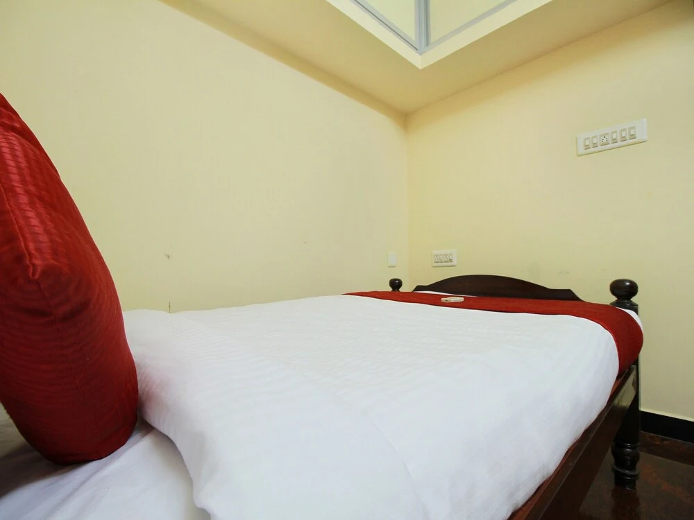 OYO 11862 Home Cozy 2BHK ECR Cuddalore Road