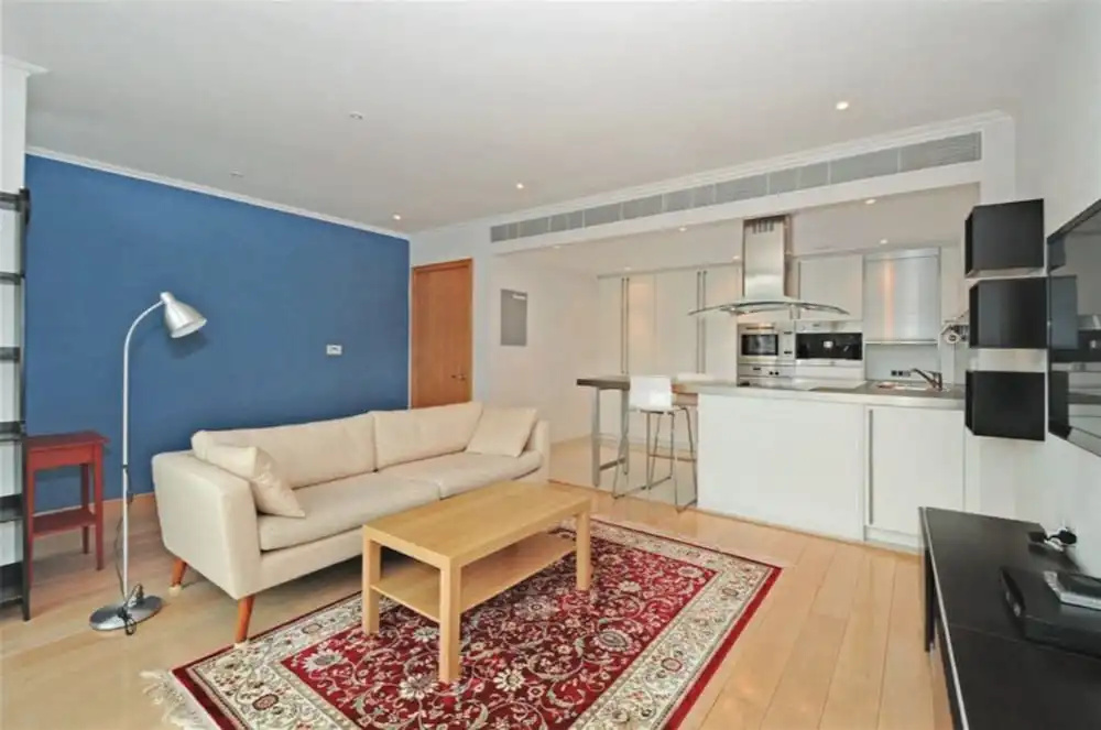1 Bedroom Apartment With Panoramic Views In Docklandsv