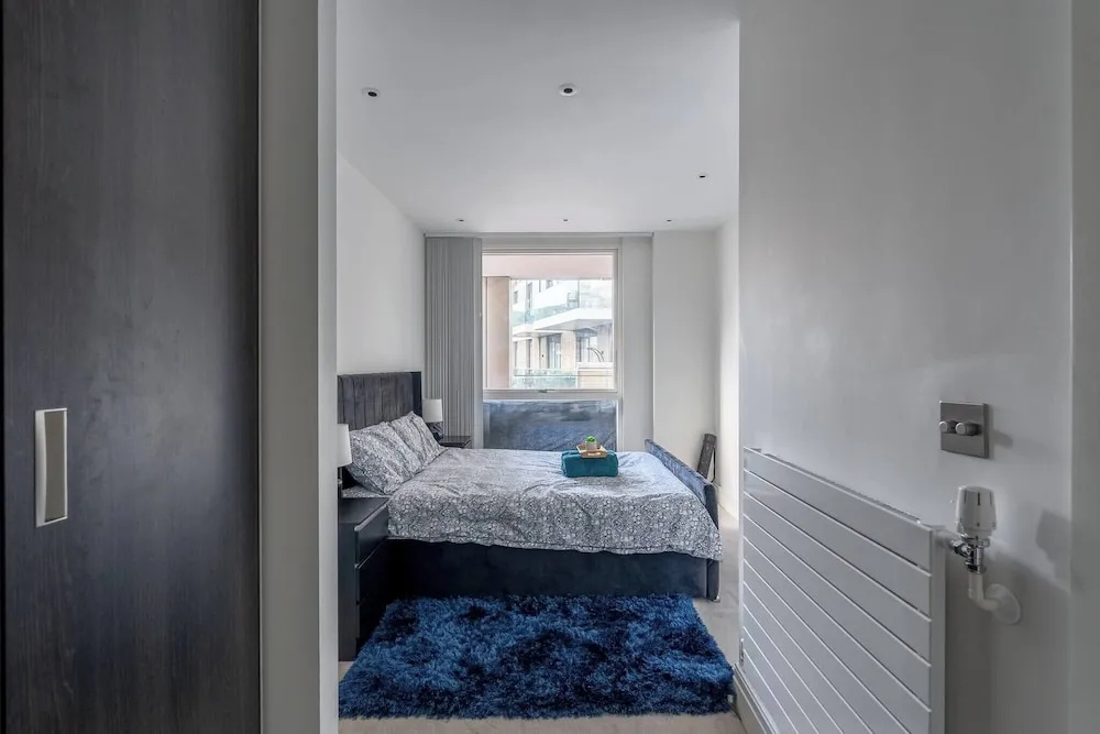 Modern Cozy Kingston Flat, 5 Mins to Train Station