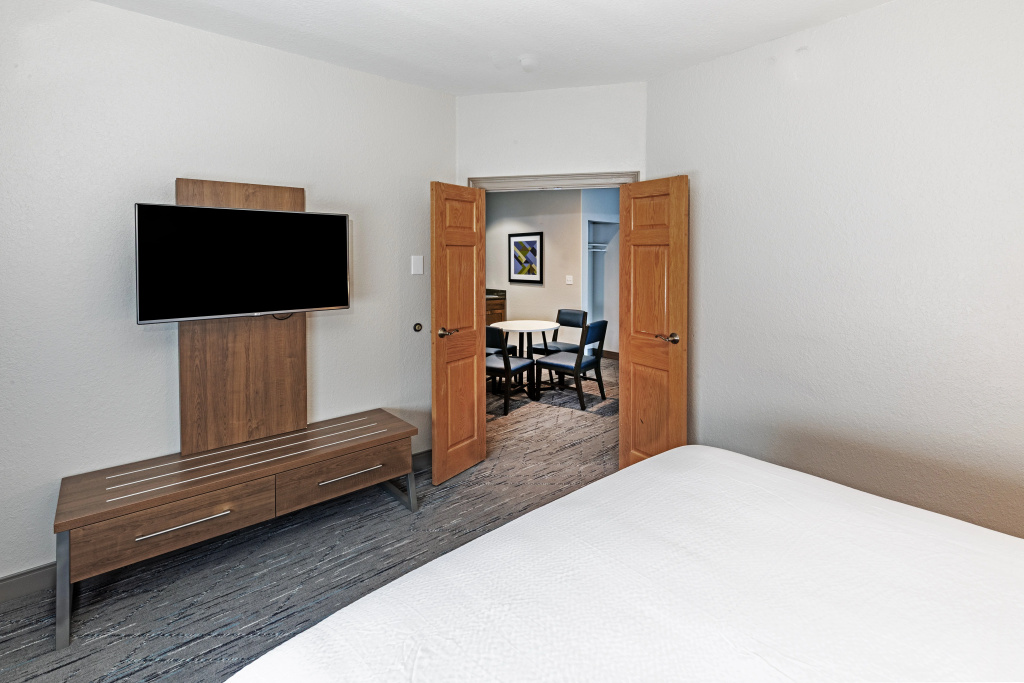 Holiday Inn Express & Suites Tulsa S Broken Arrow Hwy 51 by IHG