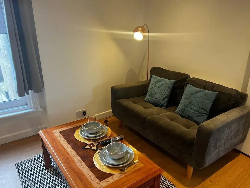 Stay With Empire - Tyldesley Rd