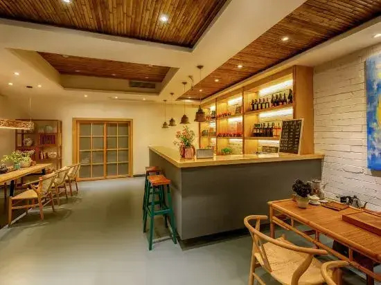 Qingcheng Mountain Qizhiquexipan Hot Spring Homestay