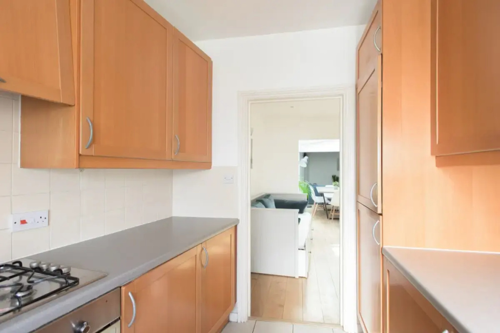 The Harrods Mews - Modern 4BDR Mews Home with Rooftop Terrace & Garage
