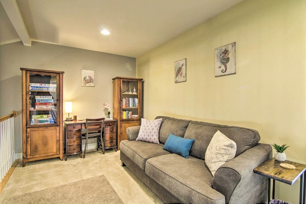 Resort Amenities & Screened Porch: Ocean View Home