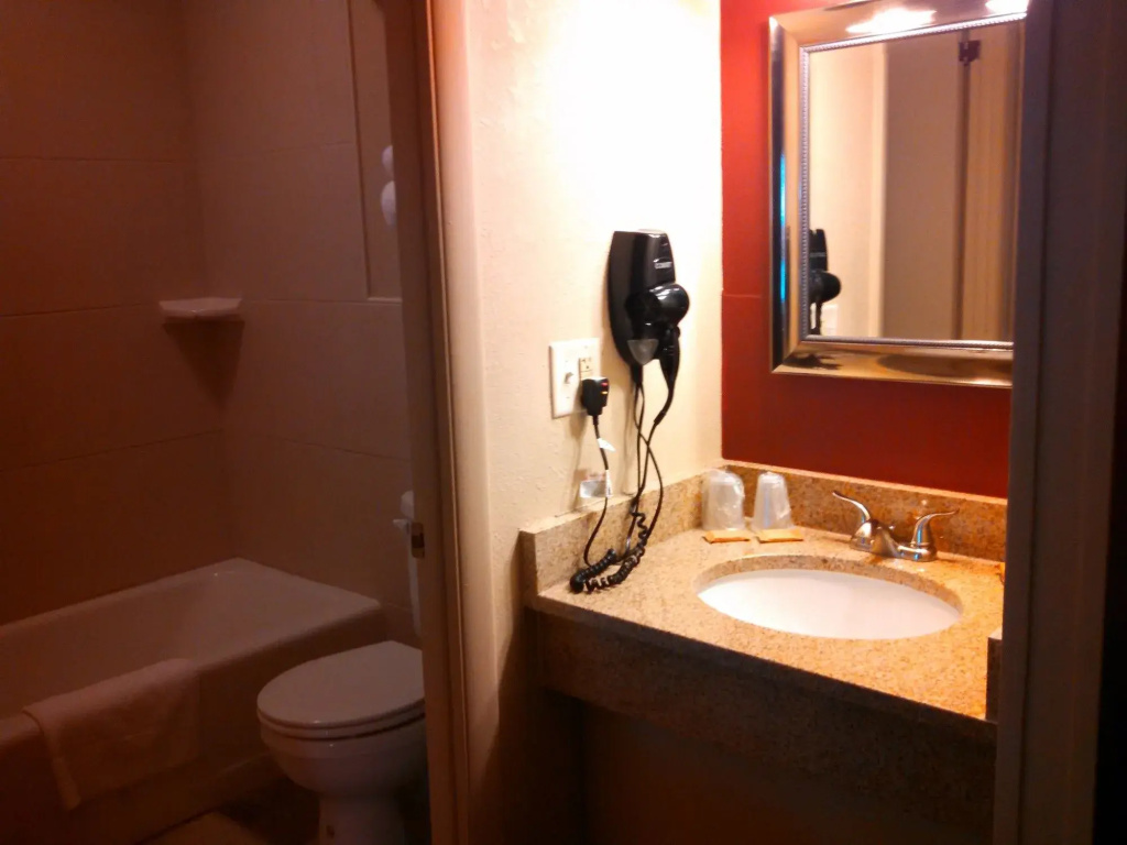 Harvest Drive Family Inn - Renovated Rooms