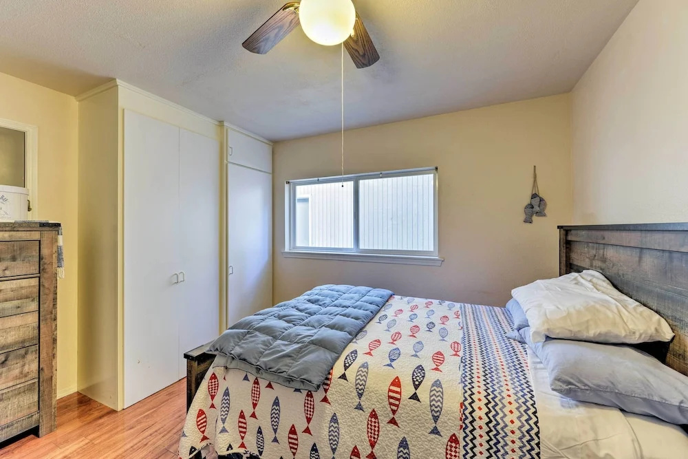 Riverfront Crescent City Home, 8 Mi to Beach!