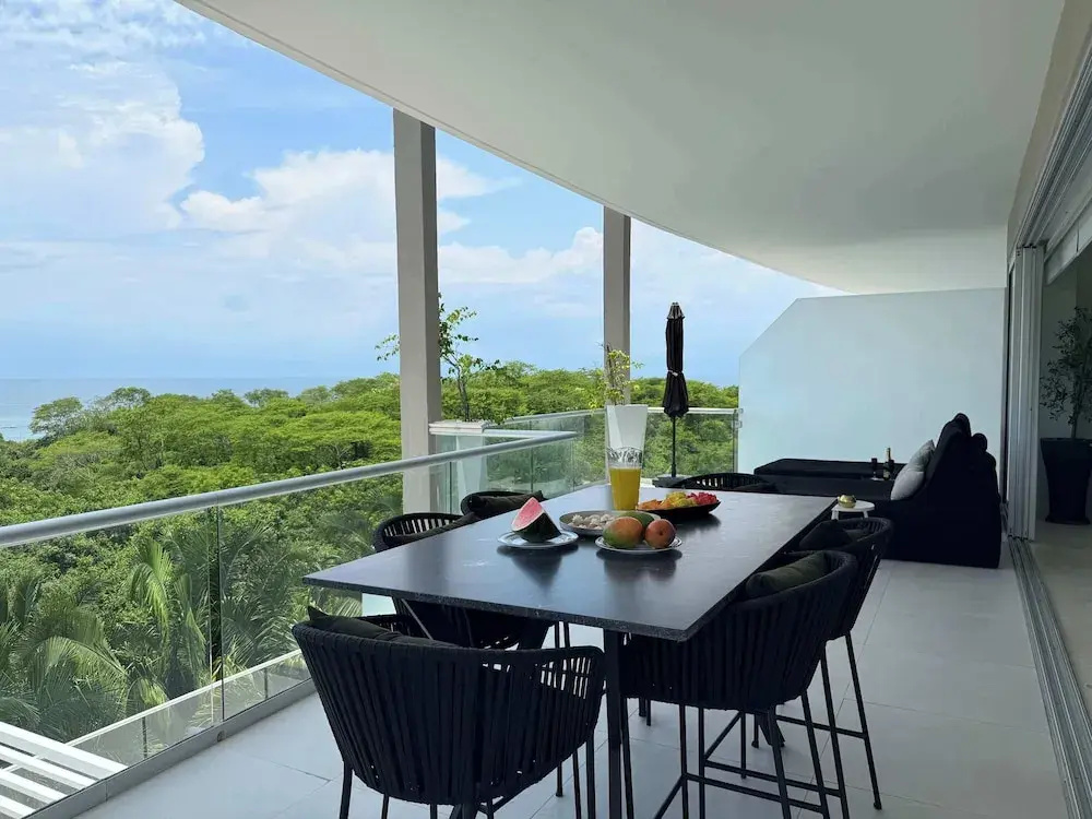 Luxury 2BR Bolongo Ocean View Private Beach