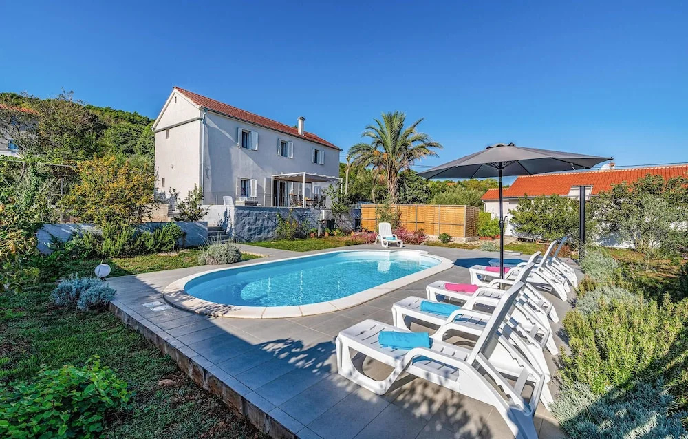 Beautiful Home in Brbinj With 3 Bedrooms, Wifi and Outdoor Swimming Pool