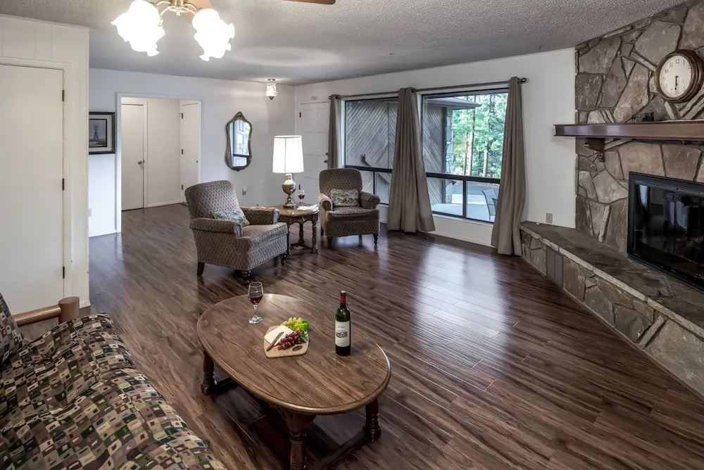 AAA Escape - Three Bedroom Cabin