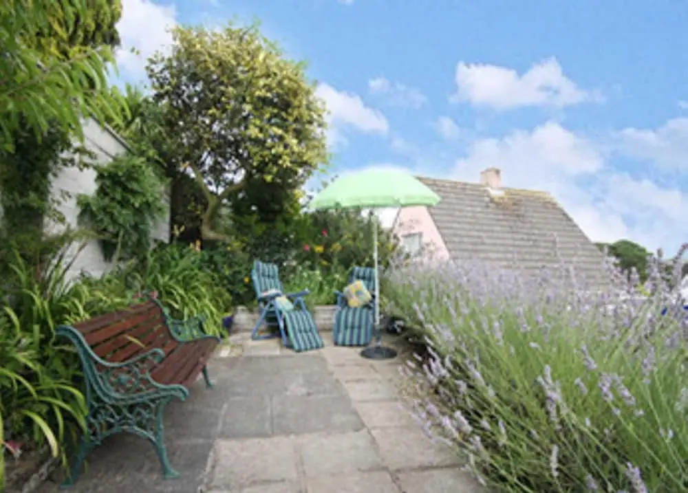 Detached House, 2 Bed, Sleeps 4, Parking