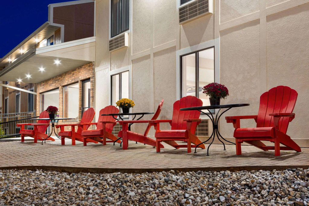 Super 8 by Wyndham Hannibal