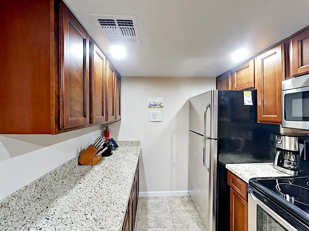 Stylish & Spacious Condo W/ Pool, SPA & Gym Condo