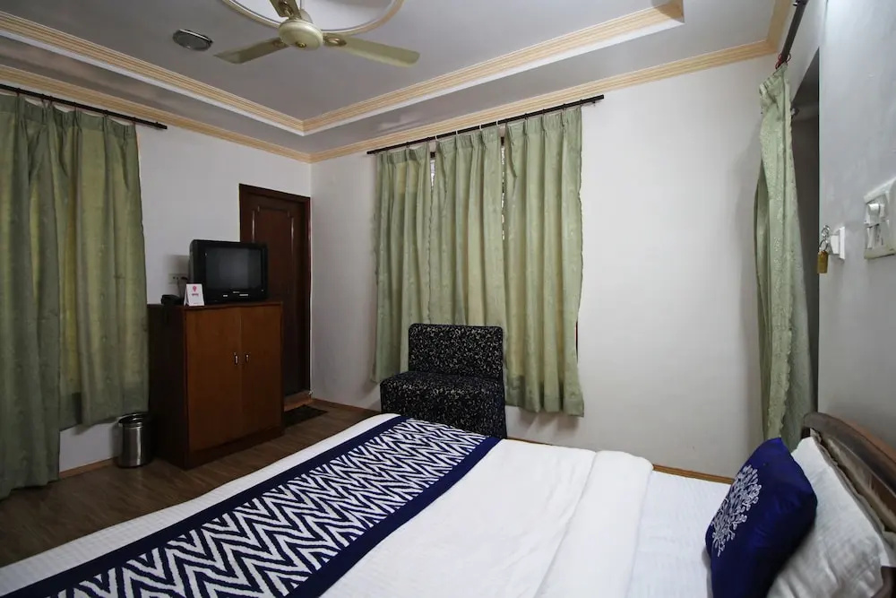 OYO 5459 Hotel Doll's Inn