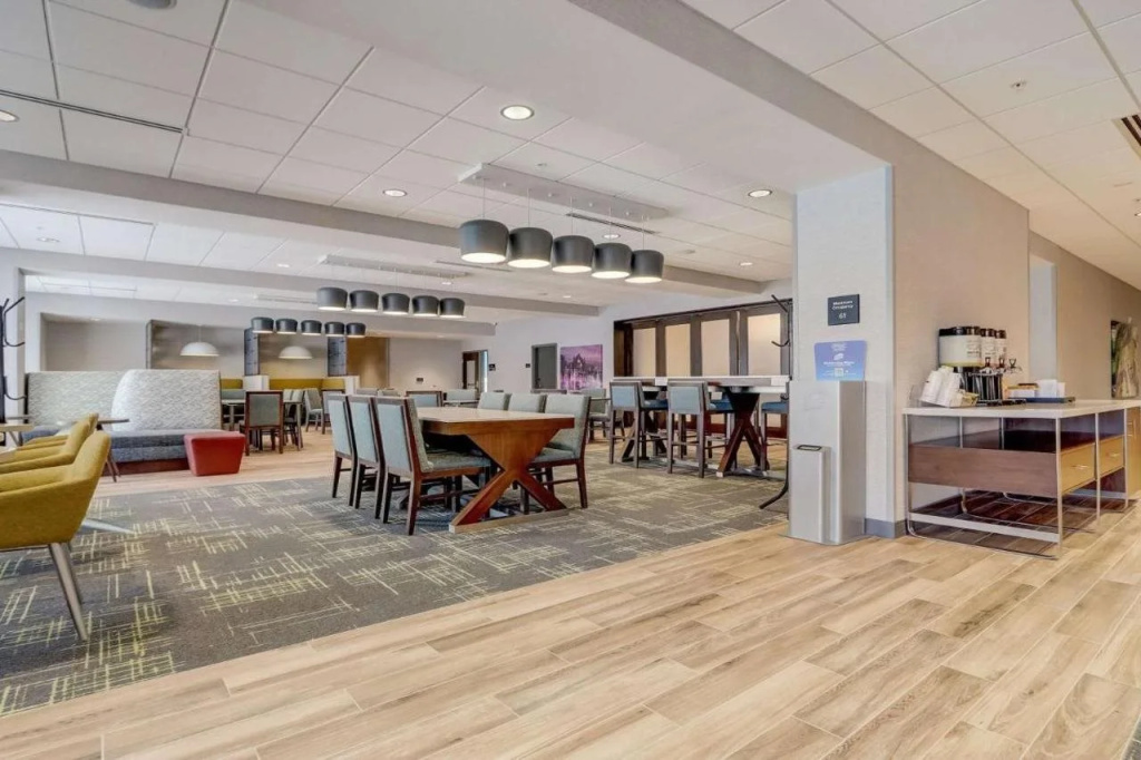 Hampton Inn & Suites Cincinnati Midtown Rookwood