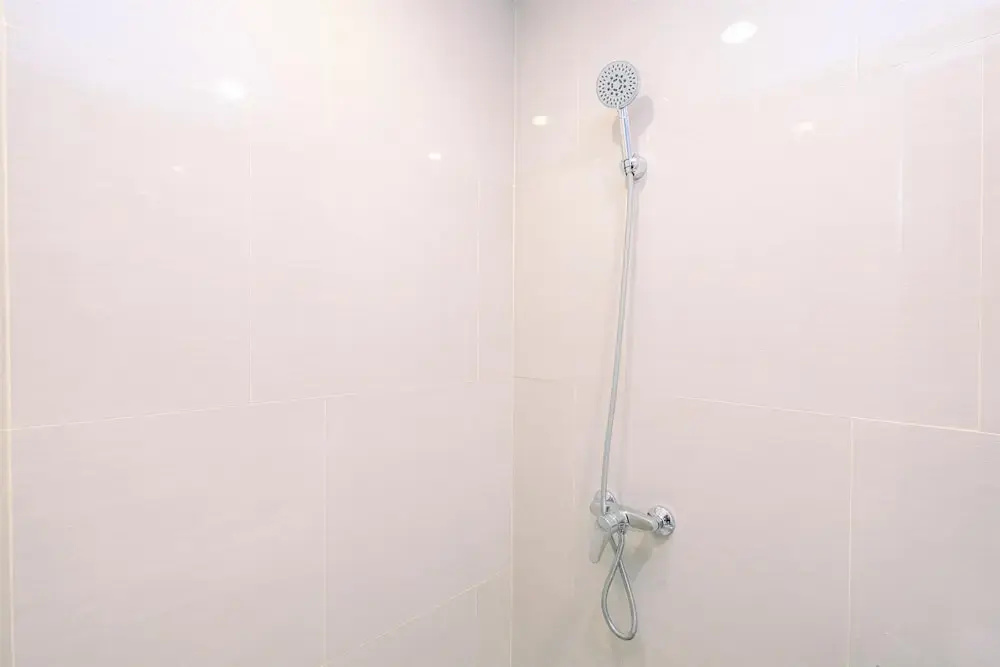 Modern Look And Comfy 2Br At Vasaka Solterra Apartment