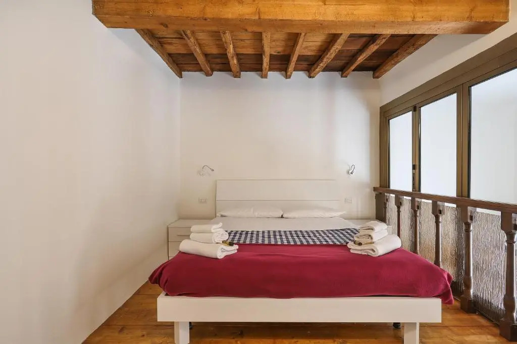 Santa Maria Novella Bright and Modern Apartment