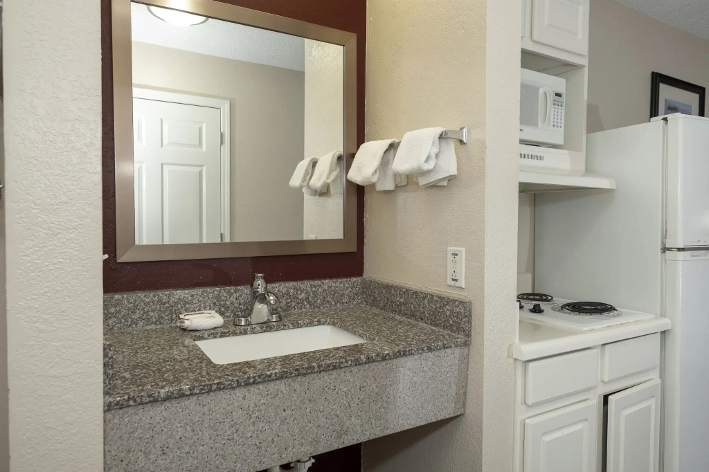 Red Roof Inn & Suites Pensacola-NAS Corry