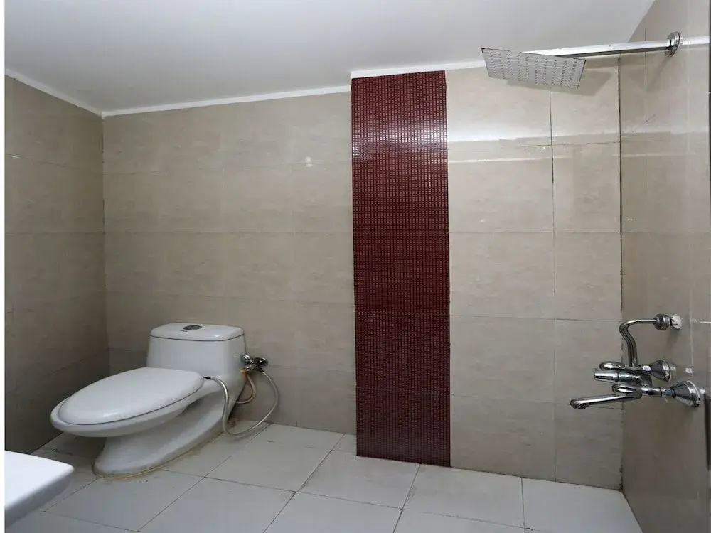 OYO 14220 Hotel BR Plaza
