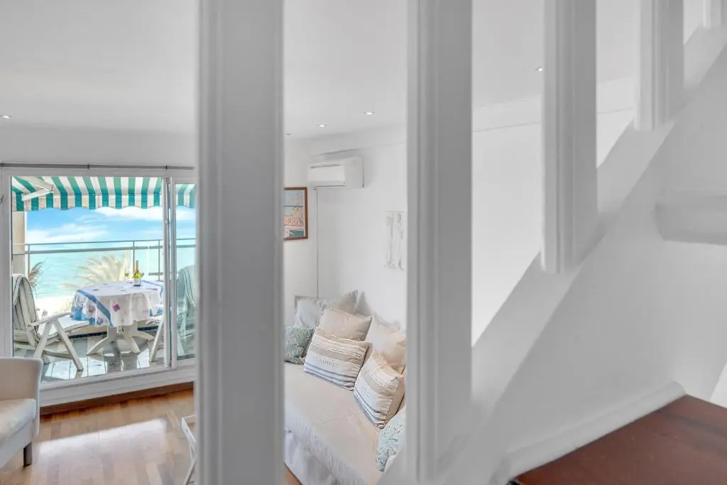 La Prom - a two bedroom apartment with a sea view