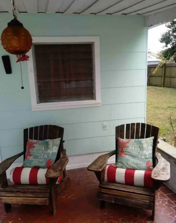Northeast St. Petersburg Cottage by TechTravel