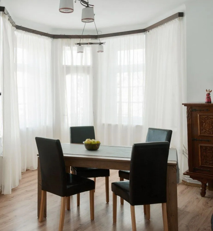 Iezer Residence