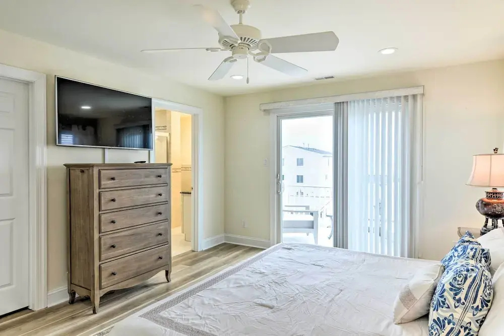 Sunny Brigantine Townhome Walk to Beach