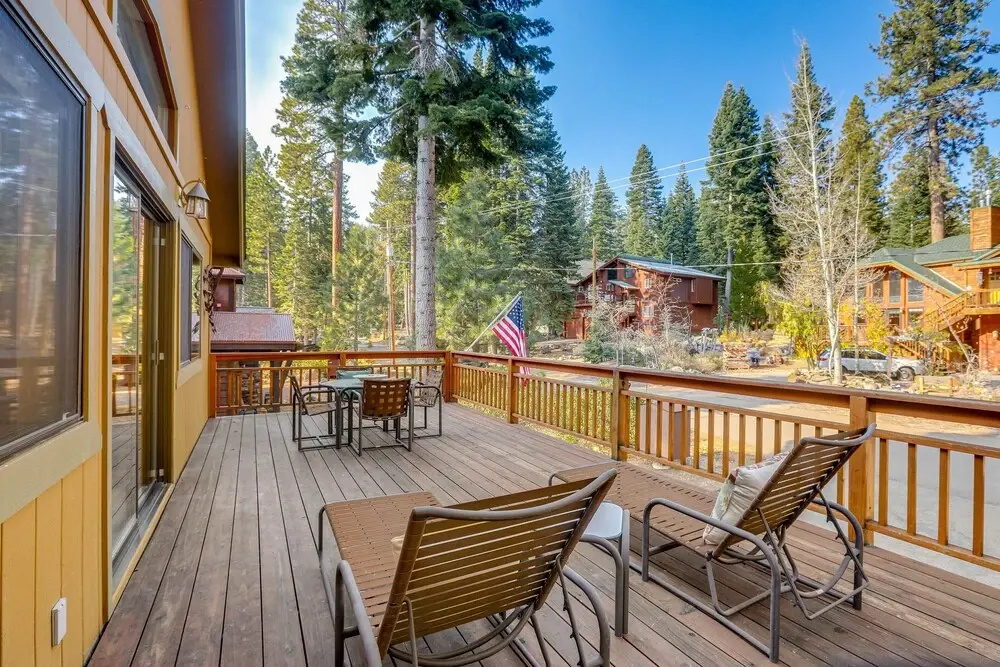 Spacious Tahoe Vista Cabin: Hot Tub, Walk to Beach