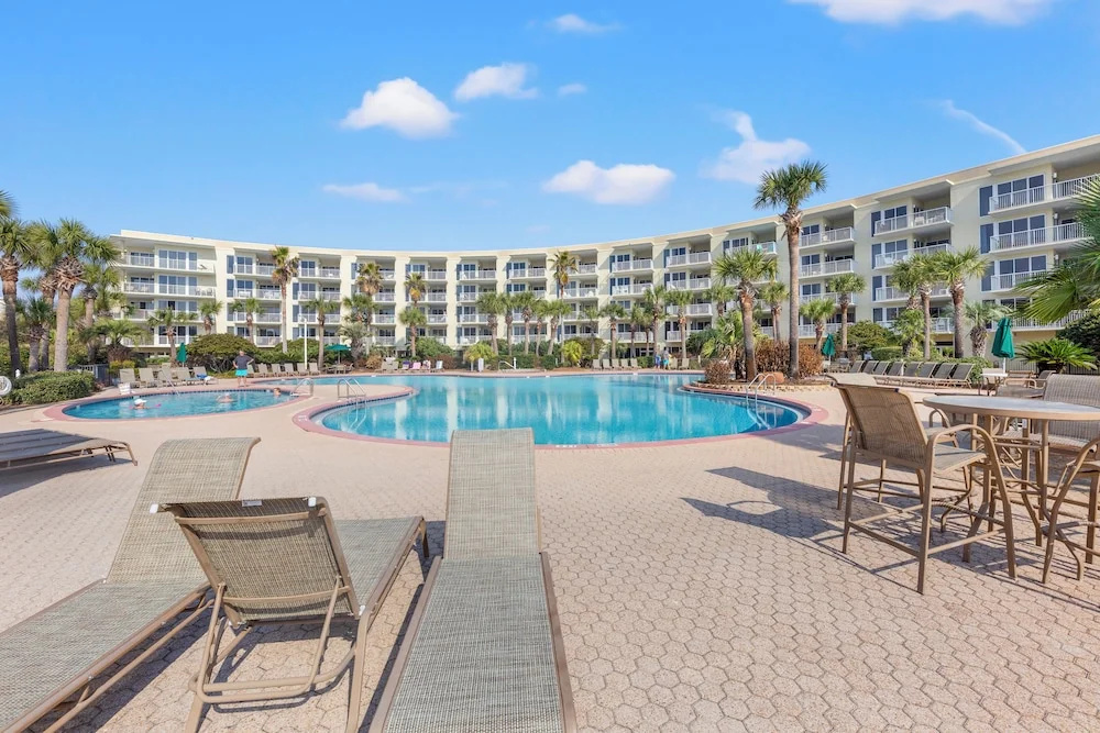 Beachfront Luxury 2Bd 2Ba Condo With Balcony! Sleeps 6!
