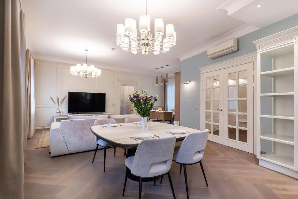 Luxury 2BDR Heart Of Old Town