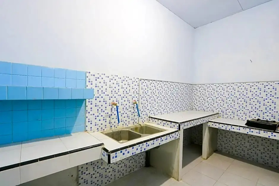 OYO Life 2724 Wisma Wijaya