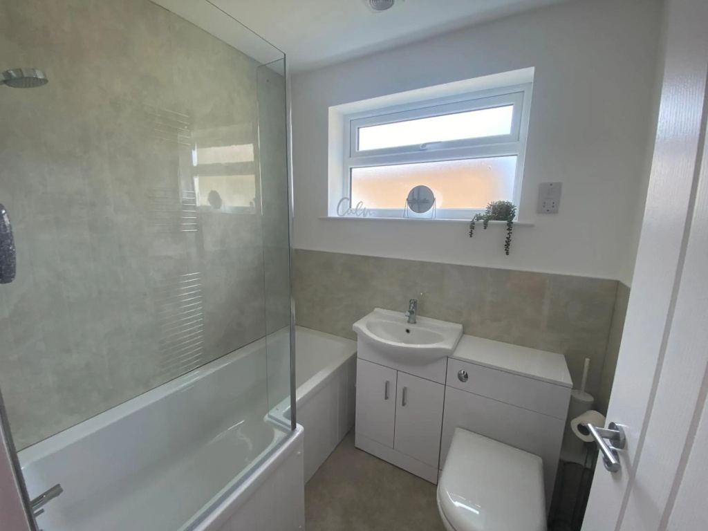 Beau - Brambles Chine, Colwell Bay, Nr Yarmouth - 5 star WiFi - Short walk to The Hut and beach - Ferry offers