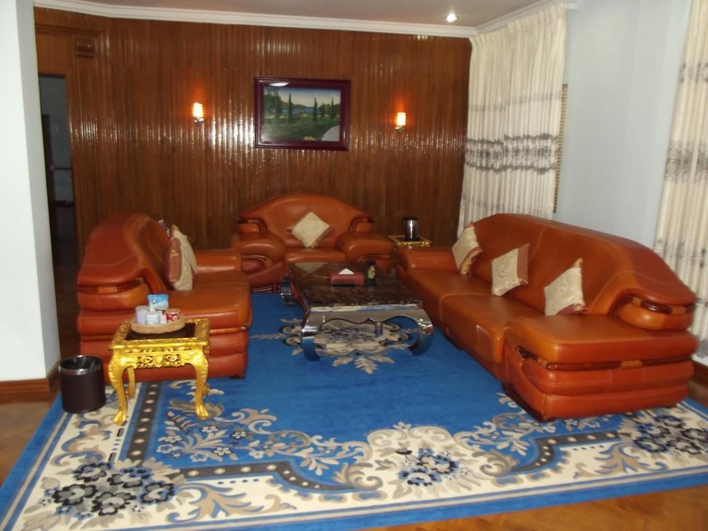 Famous Parami Hotel