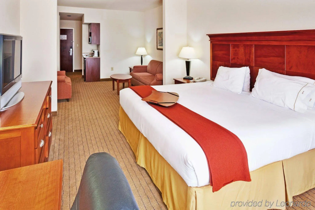 Holiday Inn Express & Suites Dyersburg by IHG