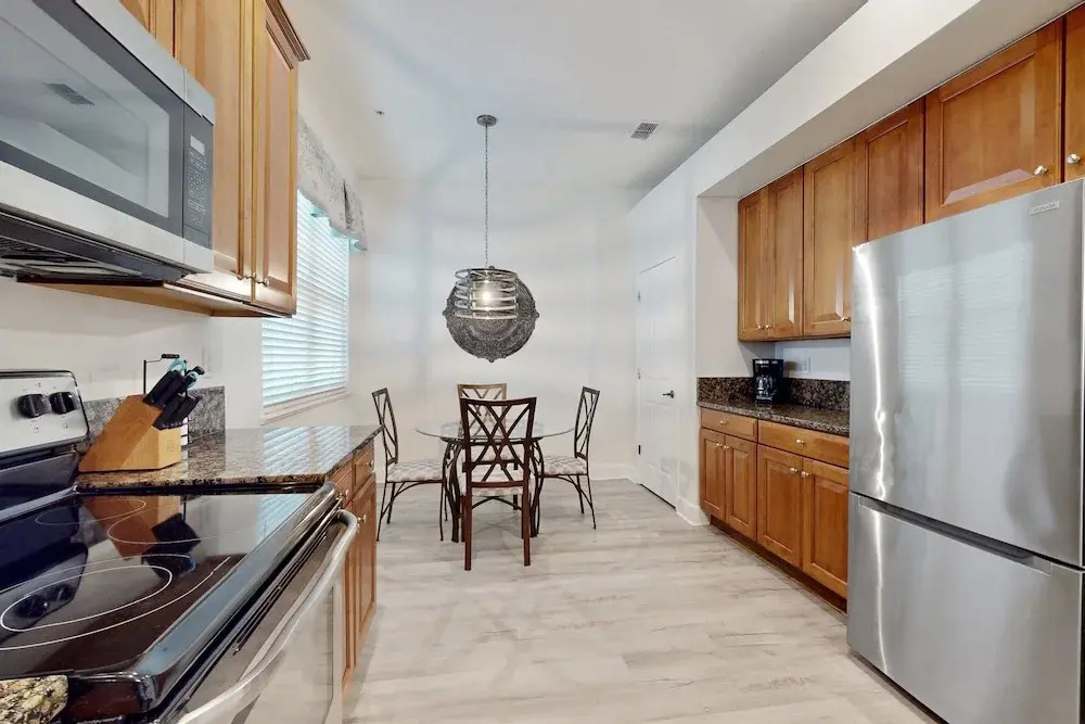 Second Floor, Dog-friendly Condo With Shared Pool, High-speed Wifi, & Central AC