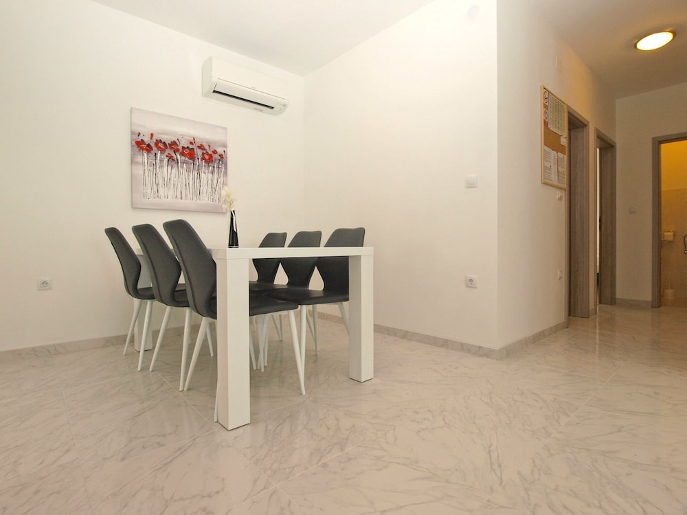 Apartment 1670