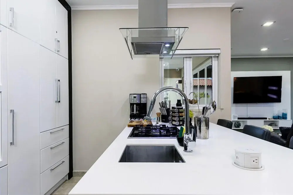 Luxury New 5 Location Pool Outdoor Kitchen